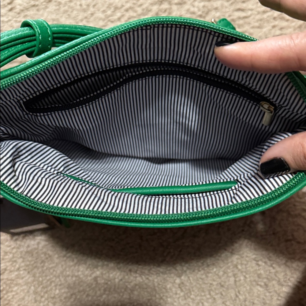 New with tags green crossbody purse - Picture 2 of 2